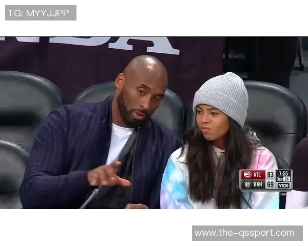 六年前的今天科比与女儿Gigi现场观赛用东契奇母语互喷垃圾话的温馨时刻